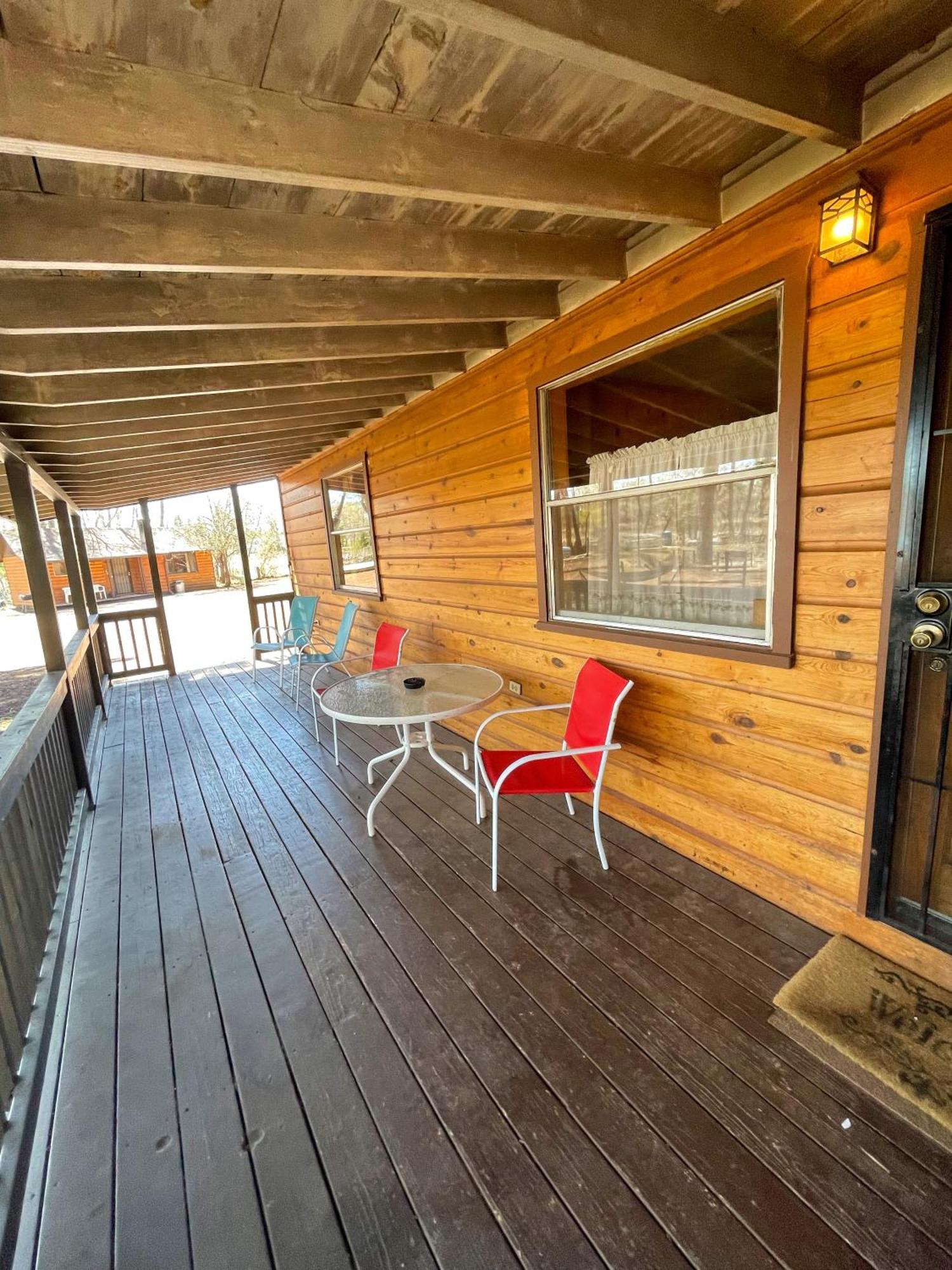 פיינטופ-לייקסייד Lazy Oaks Resort חדר תמונה