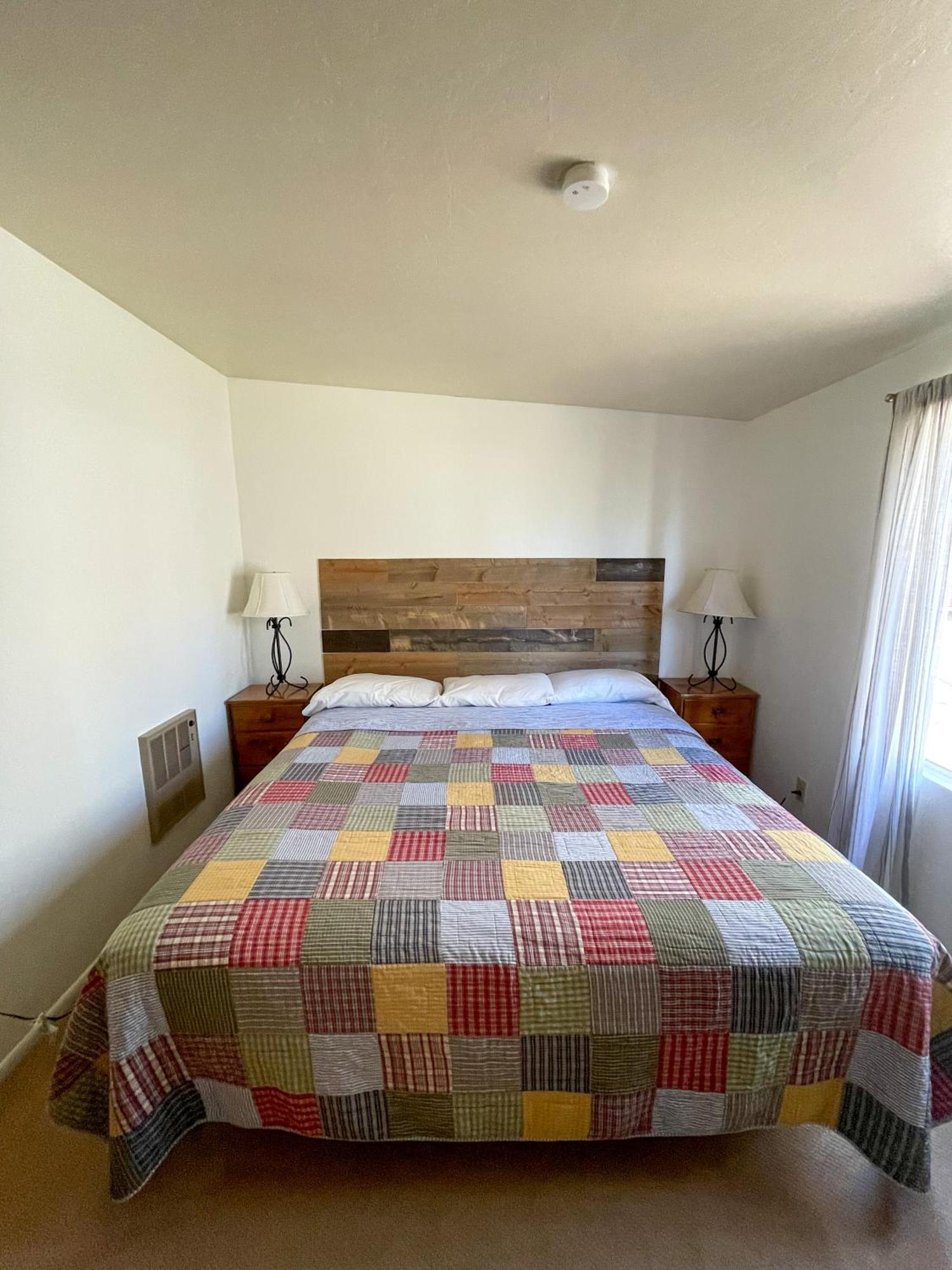 פיינטופ-לייקסייד Lazy Oaks Resort חדר תמונה