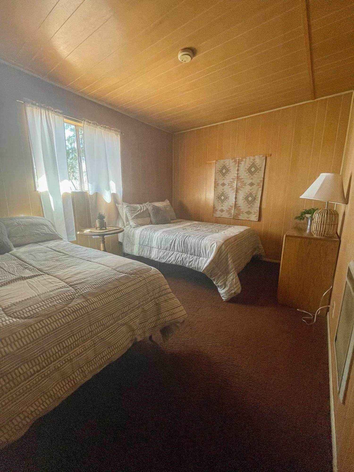 פיינטופ-לייקסייד Lazy Oaks Resort חדר תמונה