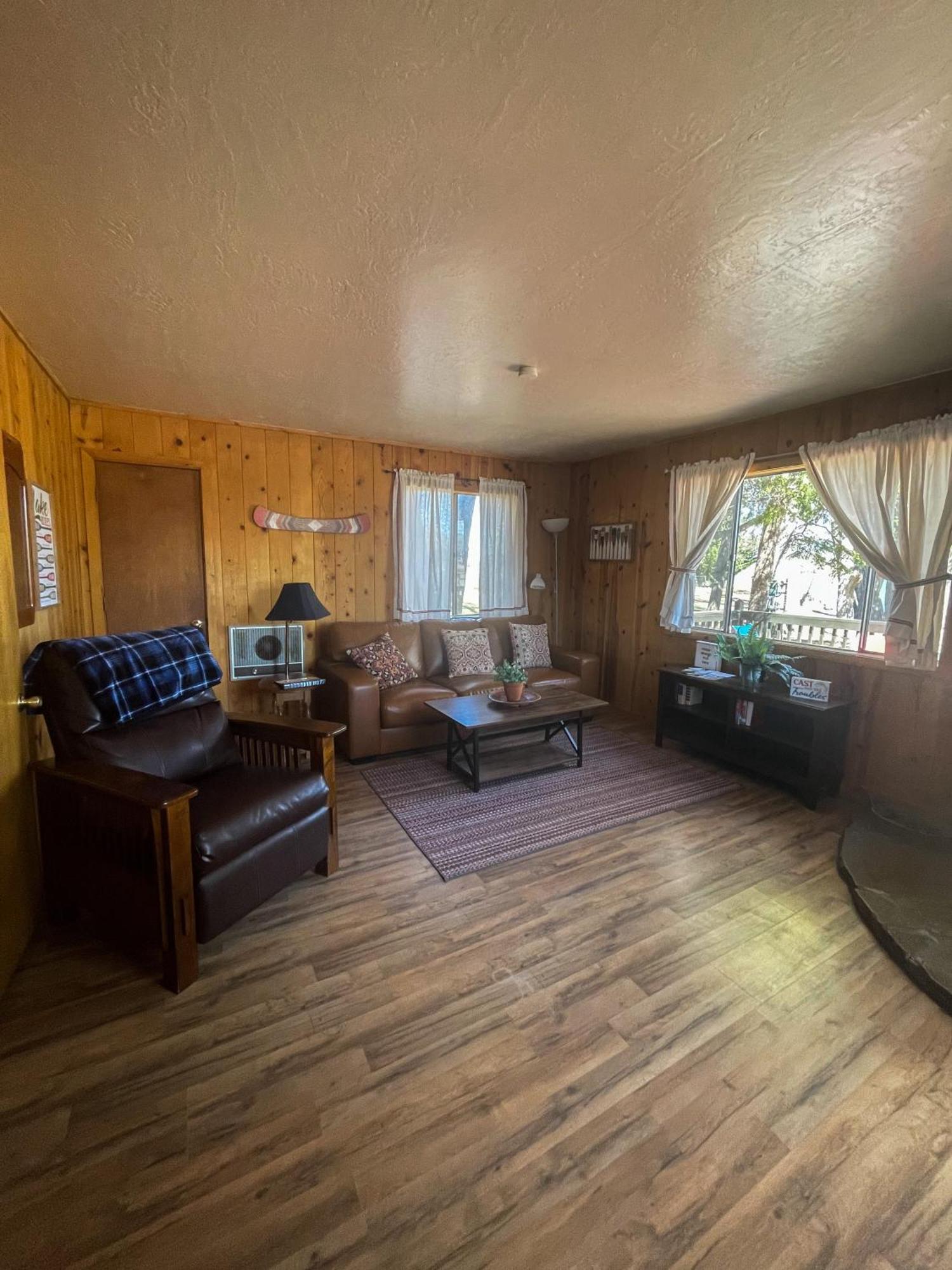 פיינטופ-לייקסייד Lazy Oaks Resort חדר תמונה